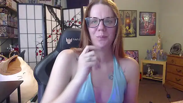 Sarahtineke online show from May 2026 11:20:02 PM