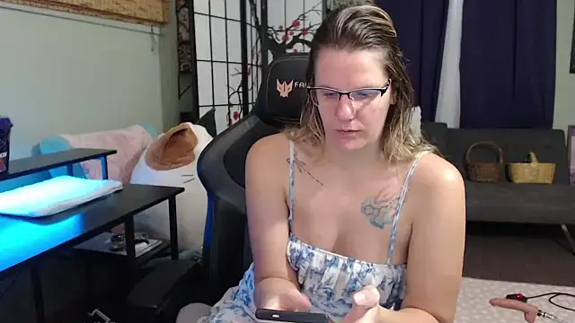 Sarahtineke online show from November 2025 03:59:01 PM