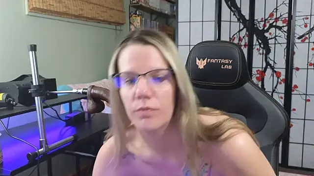 Snapshot of Sarahtineke chatting on December 2024 06:16:01 PM Sarahtineke online show from December 2024 06:16:01 PM