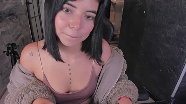 NicolRoss  online show from October 2025 03:24:01 PM