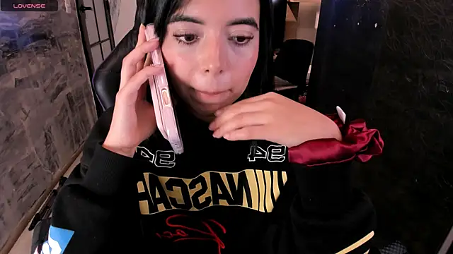 NicolRoss  online show from November 2025 04:44:02 PM