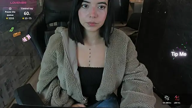 NicolRoss  online show from November 2025 01:48:02 PM