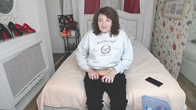 AmiHotGranny online show from November 2025 10:40:02 AM