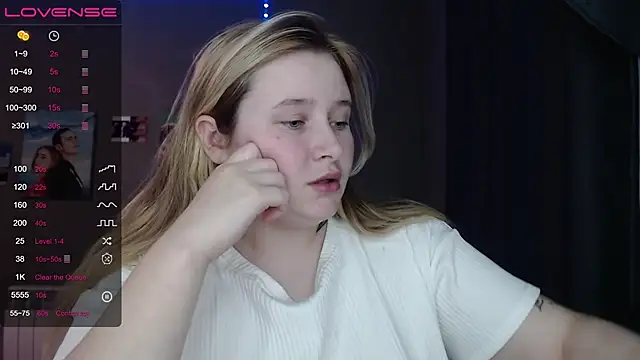 Light Luna online show from November 2025 03:45:02 PM