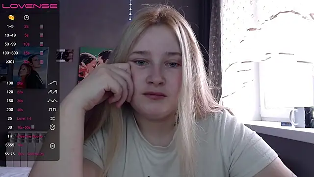 Light Luna online show from October 2025 07:20:02 AM