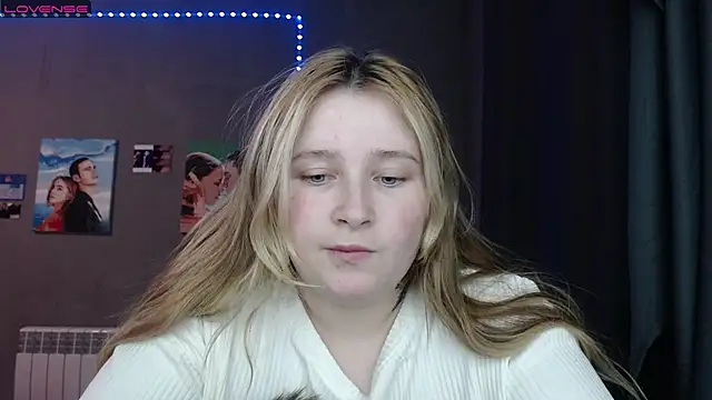 Light Luna online show from November 2025 02:17:01 PM