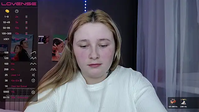 Light Luna online show from November 2025 03:16:01 PM