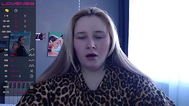 Light Luna online show from November 2025 07:24:02 AM