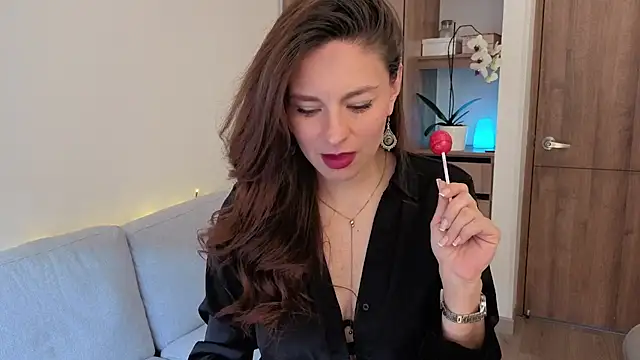 Monica-Bello online show from November 2025 04:55:01 PM