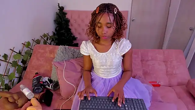 kimmysantoo online show from November 2025 12:32:01 PM