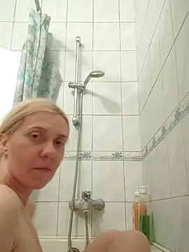 LeraSweet online show from April 2026 07:04:02 PM