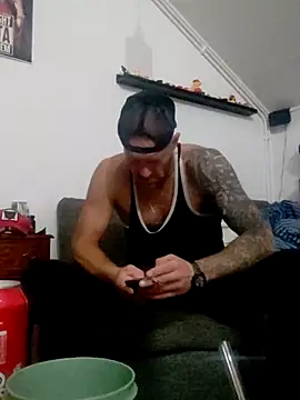 Snapshot of eltoulou chatting on September 2025 08:52:01 PM eltoulou online show from September 2025 08:52:01 PM