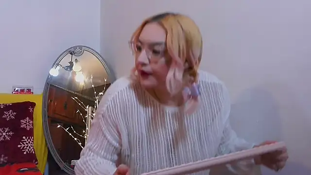 Snapshot of Catlady333 chatting on December 2025 04:50:02 AM Catlady333 online show from December 2025 04:50:02 AM