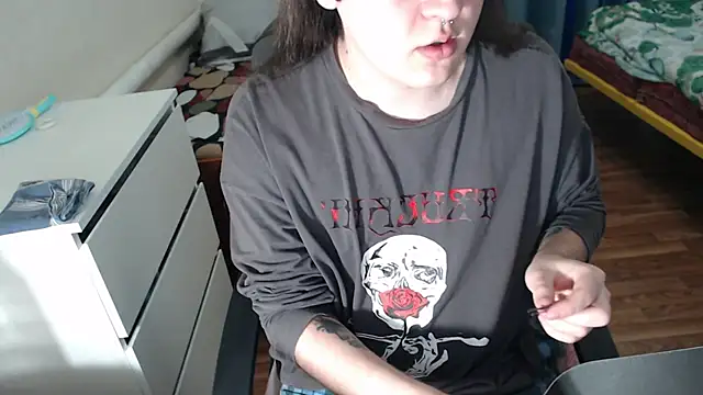 EvaMiron online show from October 2025 03:44:01 PM