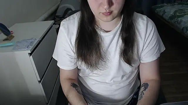 Snapshot of EvaMiron chatting on February 2026 06:41:01 PM EvaMiron online show from February 2026 06:41:01 PM