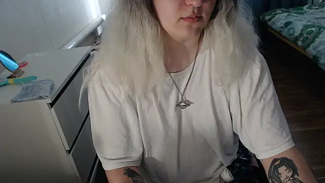 Snapshot of EvaMiron chatting on February 2026 08:22:02 AM EvaMiron online show from February 2026 08:22:02 AM