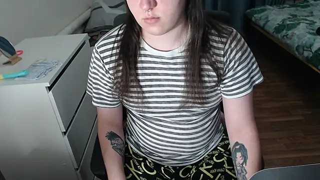 Snapshot of EvaMiron chatting on February 2026 03:00:01 PM EvaMiron online show from February 2026 03:00:01 PM