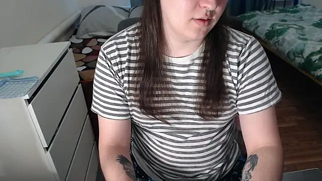 Snapshot of EvaMiron chatting on February 2026 12:14:02 PM EvaMiron online show from February 2026 12:14:02 PM