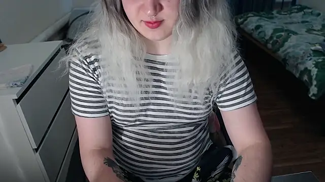 Snapshot of EvaMiron chatting on February 2026 12:07:01 PM EvaMiron online show from February 2026 12:07:01 PM