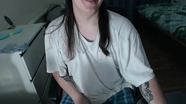 EvaMiron online show from November 2025 11:32:01 AM