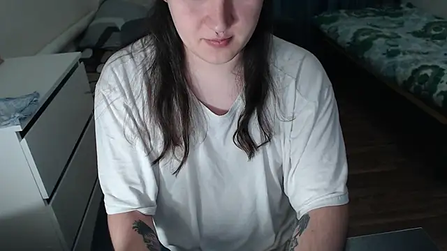 EvaMiron online show from November 2025 01:44:02 PM