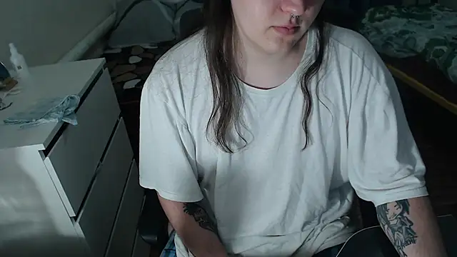 EvaMiron online show from November 2025 07:57:01 AM