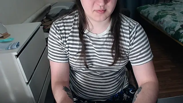 Snapshot of EvaMiron chatting on February 2026 12:53:01 AM EvaMiron online show from February 2026 12:53:01 AM