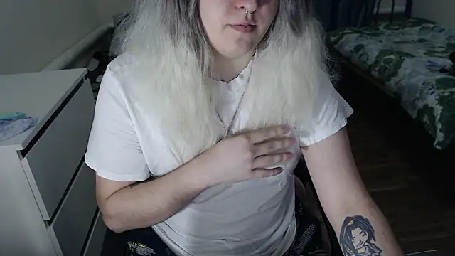 Snapshot of EvaMiron chatting on February 2026 05:21:02 PM EvaMiron online show from February 2026 05:21:02 PM