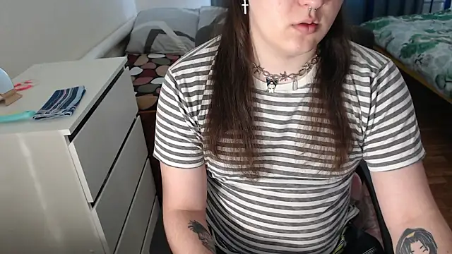 Snapshot of EvaMiron chatting on February 2026 10:02:02 AM EvaMiron online show from February 2026 10:02:02 AM