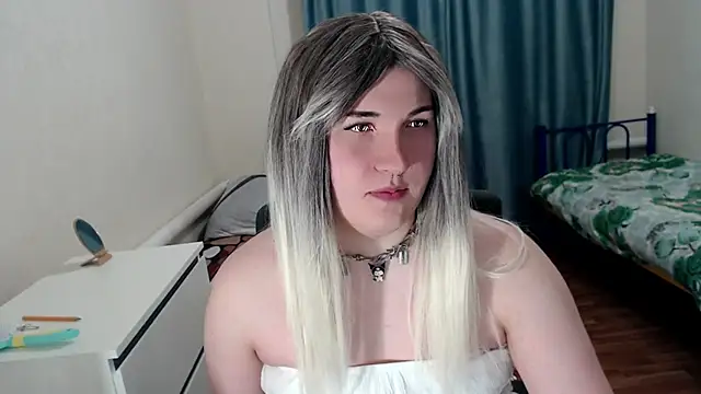 EvaMiron online show from March 2026 04:51:02 PM