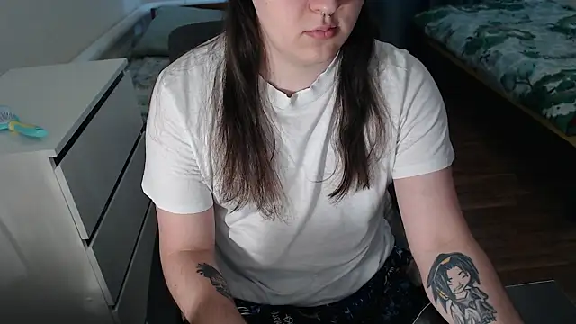 Snapshot of EvaMiron chatting on February 2026 12:16:02 PM EvaMiron online show from February 2026 12:16:02 PM