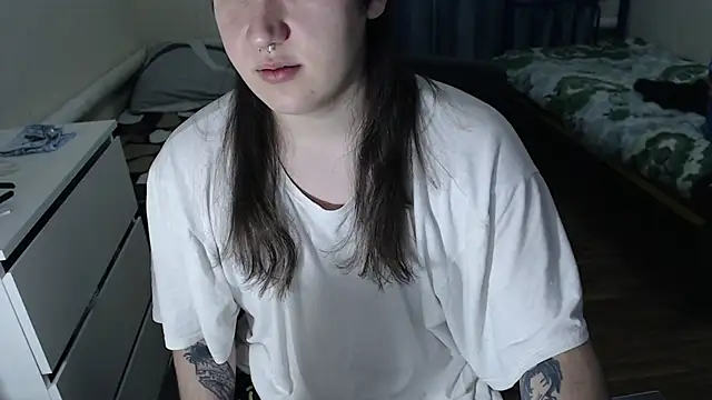 EvaMiron online show from December 2025 06:50:02 PM