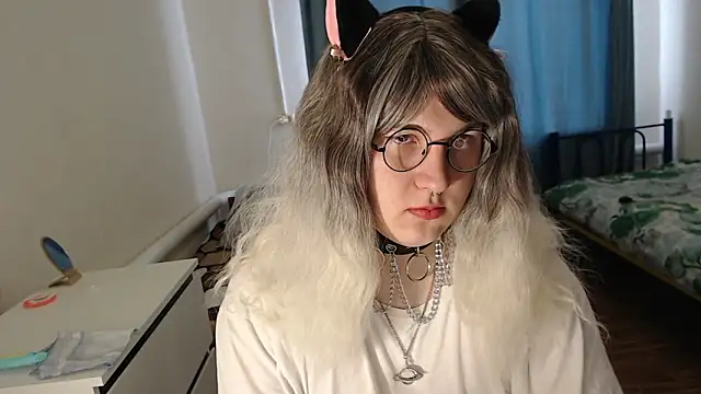 Snapshot of EvaMiron chatting on February 2026 08:22:01 AM EvaMiron online show from February 2026 08:22:01 AM