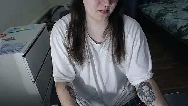 Snapshot of EvaMiron chatting on February 2026 05:07:02 PM EvaMiron online show from February 2026 05:07:02 PM