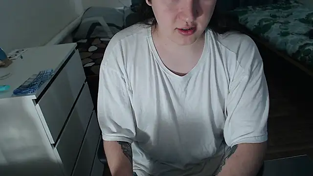 EvaMiron online show from November 2025 07:01:02 AM