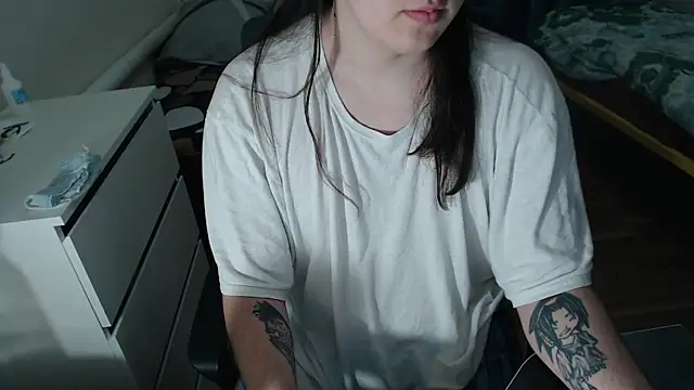 EvaMiron online show from November 2025 11:31:01 PM