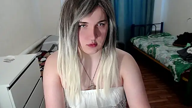 Snapshot of EvaMiron chatting on February 2026 01:33:02 PM EvaMiron online show from February 2026 01:33:02 PM