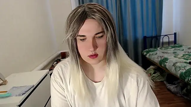 EvaMiron online show from April 2026 03:12:01 AM