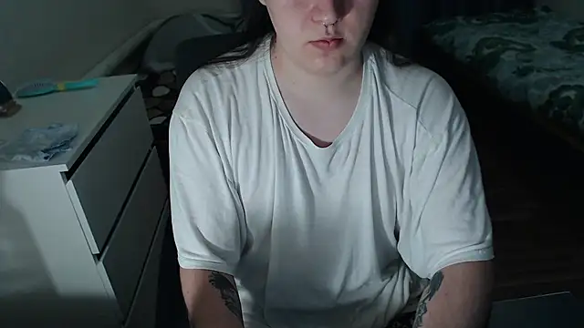 EvaMiron online show from December 2025 12:33:01 AM