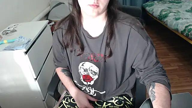 EvaMiron online show from November 2025 03:56:02 PM