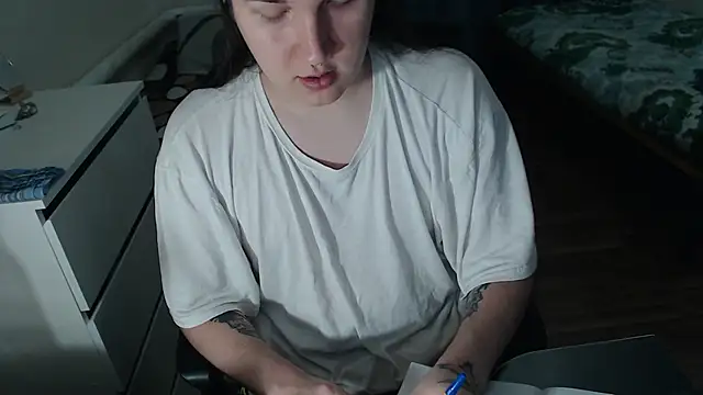 EvaMiron online show from November 2025 10:36:02 AM