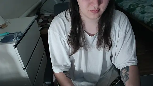 EvaMiron online show from November 2025 08:29:02 AM