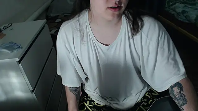 EvaMiron online show from October 2025 02:51:02 PM