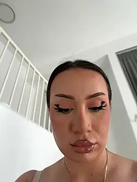 deliaroyal online show from March 2025 01:14:02 PM