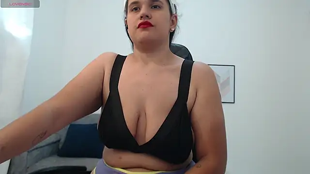 natalia curvy1 online show from November 2025 05:38:02 PM