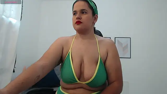 natalia curvy1 online show from September 2025 06:04:02 PM