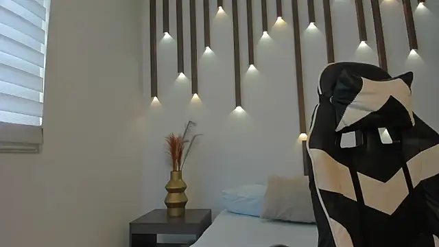 megan cooper28 online show from December 2025 07:45:01 PM