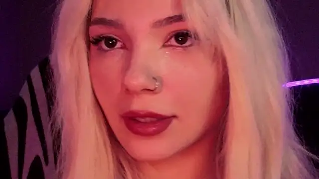 Snapshot of SandraBoyl chatting on November 2025 09:19:02 AM SandraBoyl online show from November 2025 09:19:02 AM