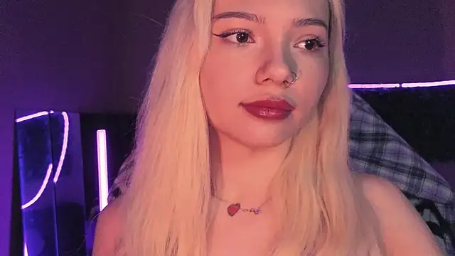 Snapshot of SandraBoyl chatting on November 2025 02:23:02 AM SandraBoyl online show from November 2025 02:23:02 AM