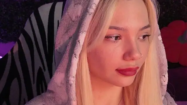 Snapshot of SandraBoyl chatting on November 2025 08:57:02 AM SandraBoyl online show from November 2025 08:57:02 AM